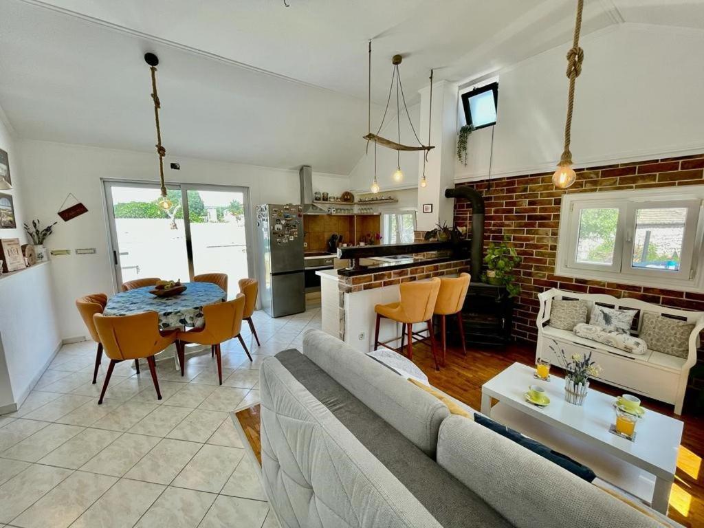 Vacation House Lavanda New! Heated Pool Zadvarje Bagian luar foto