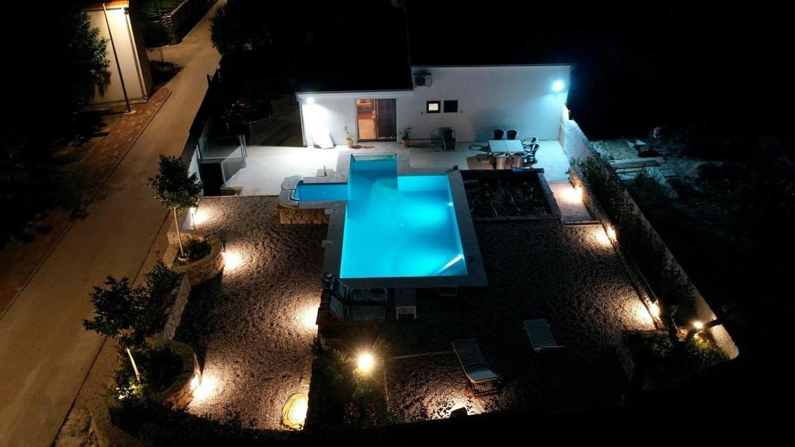 Vacation House Lavanda New! Heated Pool Zadvarje Bagian luar foto