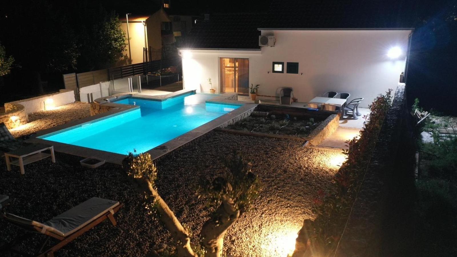 Vacation House Lavanda New! Heated Pool Zadvarje Bagian luar foto
